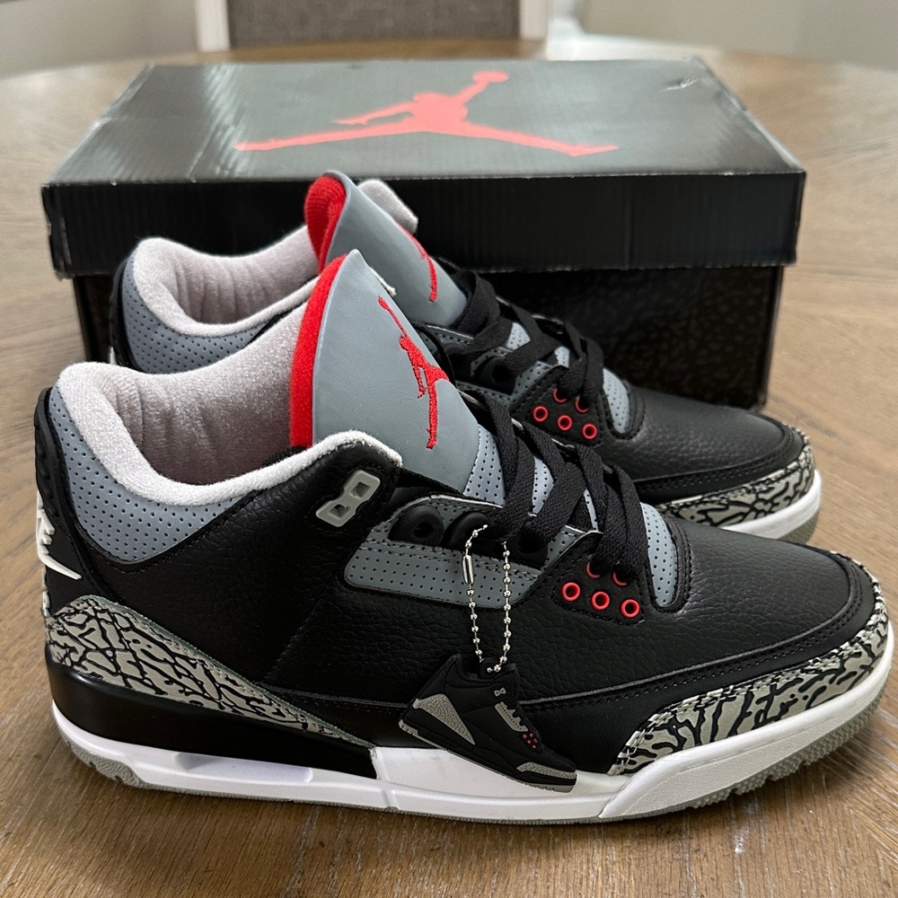 Jordan retro 3 Black and Red Sz 8.5 Men's 10 women’s Shoes